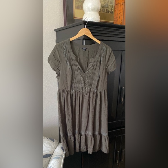Torrid short-sleeved babydoll dress olive green tiered ruffled hem rayon 2X - Picture 3 of 8